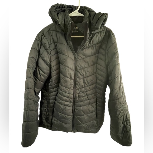Women’s fitted winter coat. Heavy discount for slight damage. - Picture 1 of 3